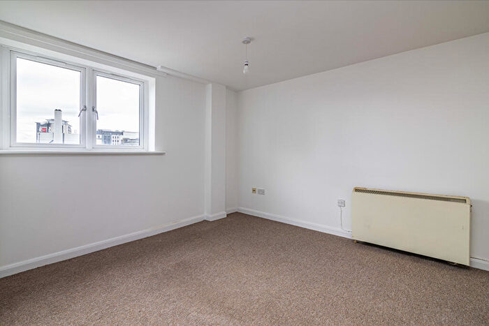 1 Bedroom Flat To Rent In Trivett Square, Nottingham, Nottinghamshire, NG1