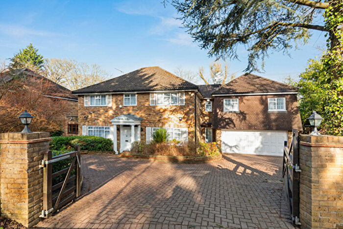 5 Bedroom Detached House For Sale In Warren Lane, Stanmore, HA7