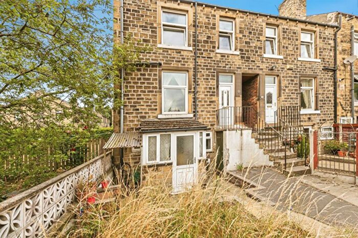 2 Bedroom End Of Terrace House For Sale In Dorset Street, Birkby, Huddersfield, HD1