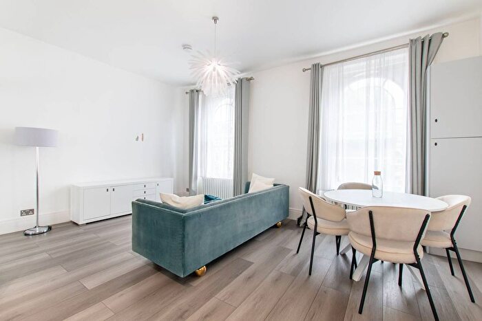 1 Bedroom Flat For Sale In Inverness Terrace, Bayswater, London, W2