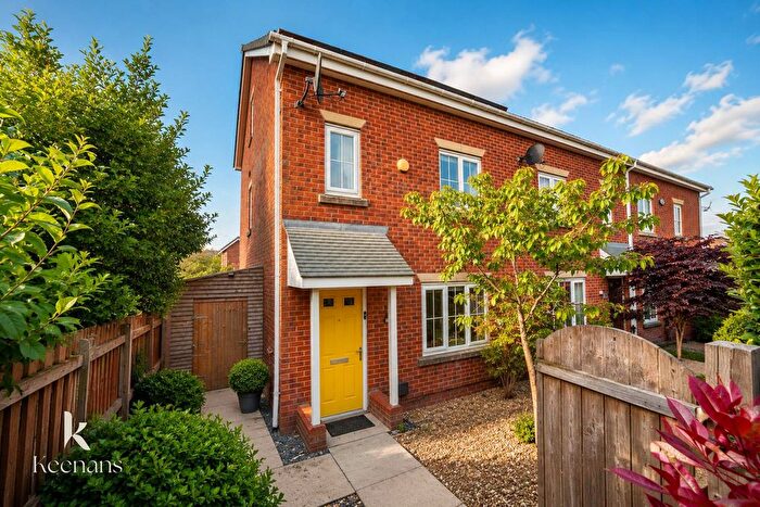 3 Bedroom End Of Terrace House For Sale In Tottington Road, Bury, BL8