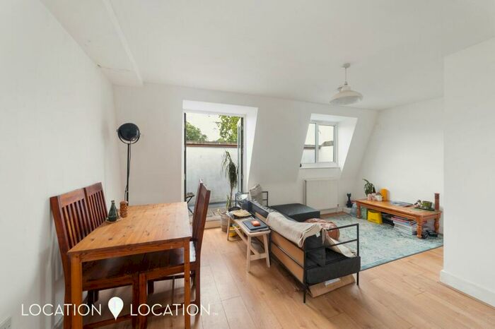 3 Bedroom Apartment To Rent In Narford Road, London, E5