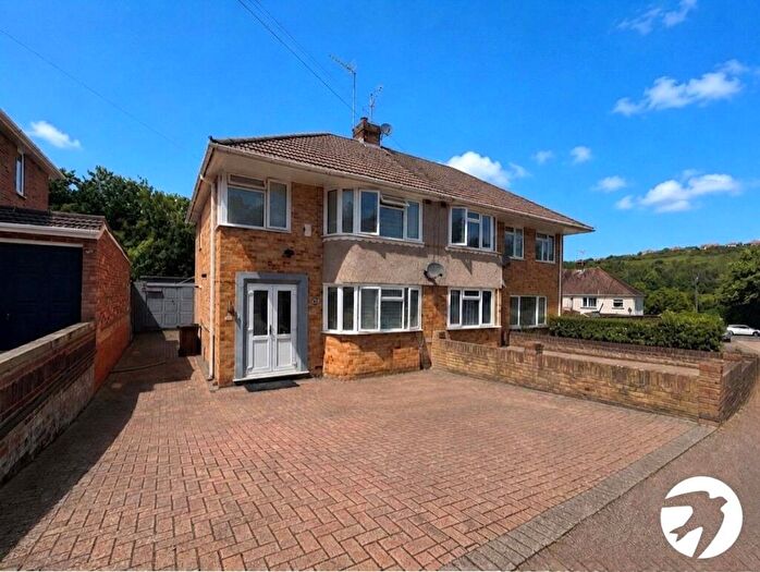 3 Bedroom Semi Detached House For Sale In Carlton Crescent, Chatham, Kent, ME5
