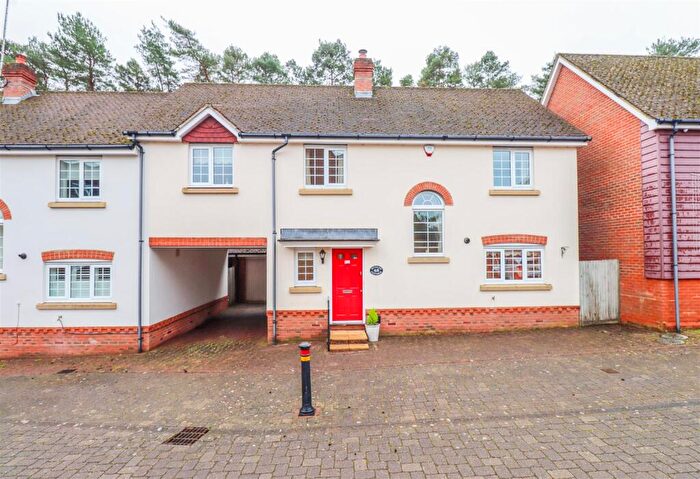 5 Bedroom House For Sale In East Hundreds, Fleet, GU51