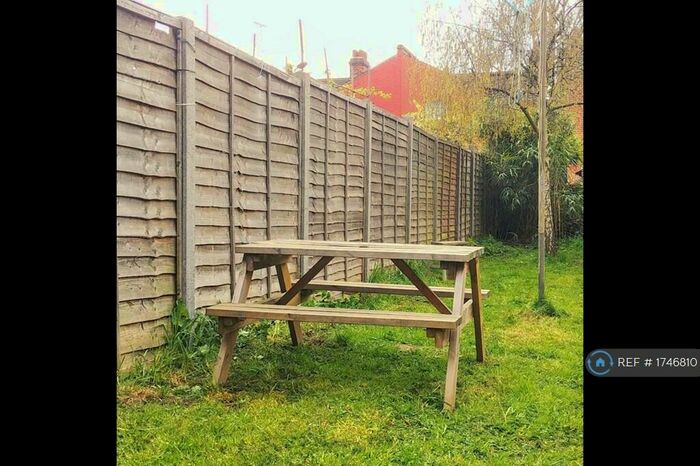 4 Bedroom Maisonette To Rent In Temple Road, London, NW2