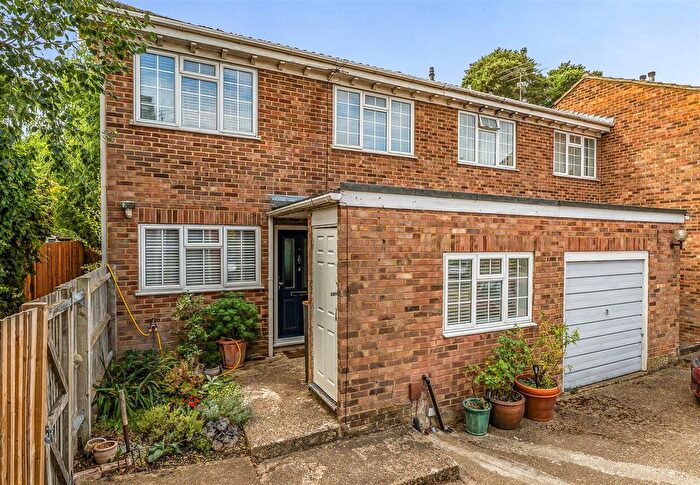 3 Bedroom End Of Terrace House For Sale In Mccarthy Way, Finchampstead, Berkshire, RG40