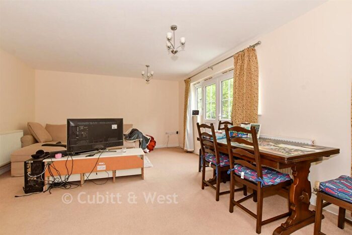 2 Bedroom Flat For Sale In Spiro Close, Pulborough, West Sussex, RH20
