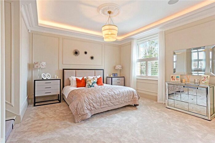 6 Bedroom Semi-detached House To Rent In Trinity Road, London, SW18
