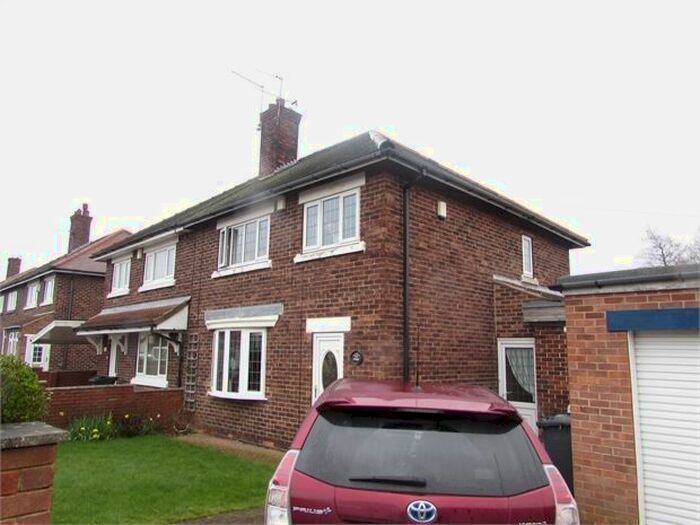 3 Bedroom Semi-Detached House To Rent In Cadeby Avenue, Conisbrough, Conisbrough, DN12