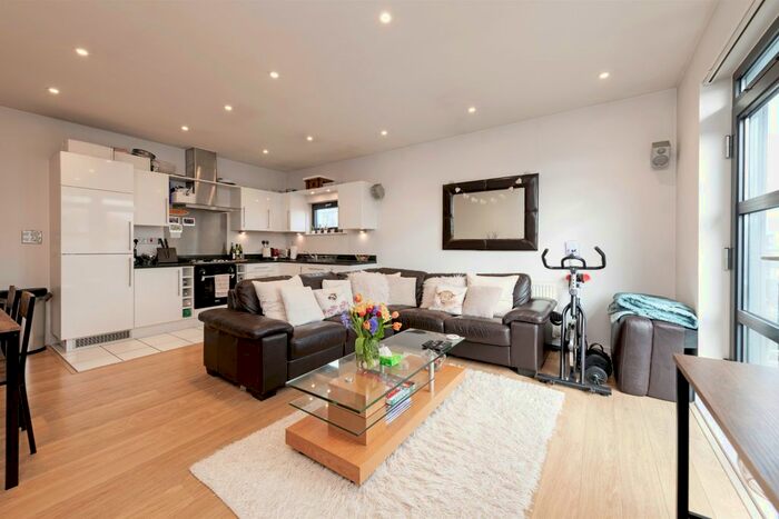 2 Bedroom Flat To Rent In Scott Avenue, London, SW15
