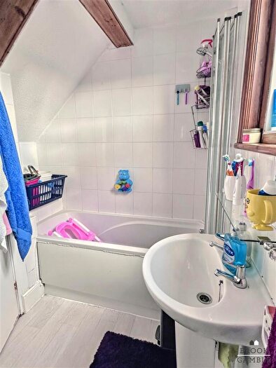 2 Bedroom Flat For Sale In Gore Park Road, Eastbourne, BN21