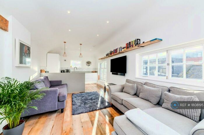 2 Bedroom Penthouse To Rent In Vine Street, Brighton, BN1