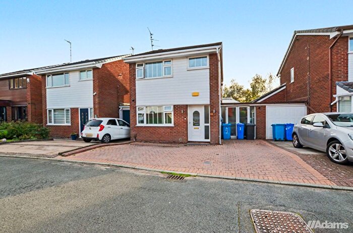 3 Bedroom Link Detached House For Sale In Embleton Grove, Beechwood, WA7