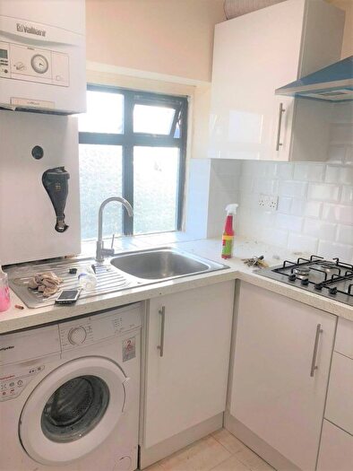 2 Bedroom Flat To Rent In Ilford, IG2