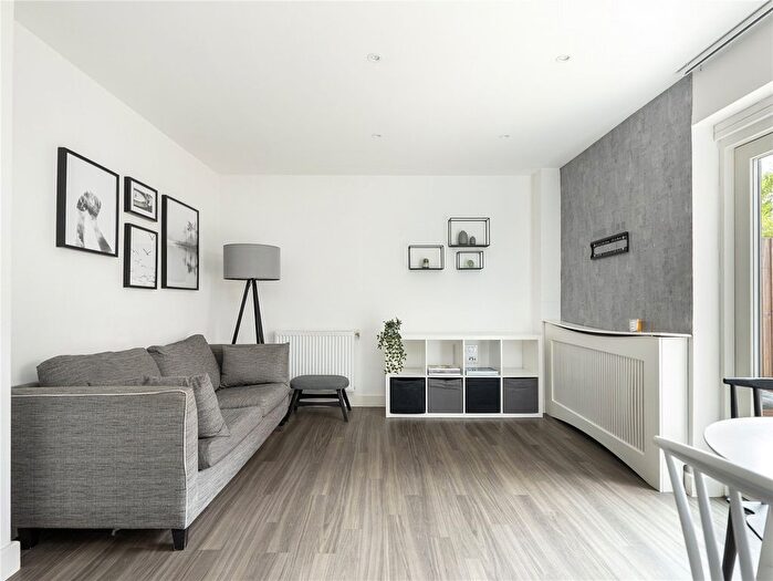 1 Bedroom Flat For Sale In Adenmore Road, London, SE6