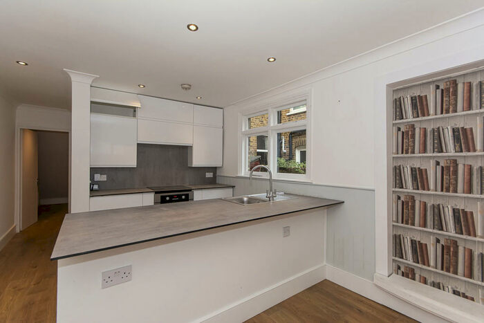 2 Bedroom Flat To Rent In Hermitage Road, Finsbury Park, N4