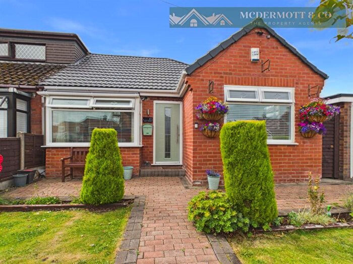 2 Bedroom Semi-Detached Bungalow For Sale In Alan Avenue, Failsworth, M35