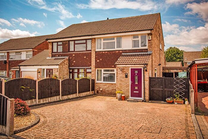 3 Bedroom Semi-Detached House For Sale In Farnham Close, Mickleover, Derby, DE3
