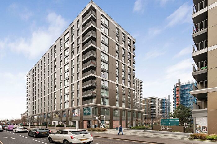 1 Bedroom Flat For Sale In Eden Grove, Staines-Upon-Thames, Surrey, TW18