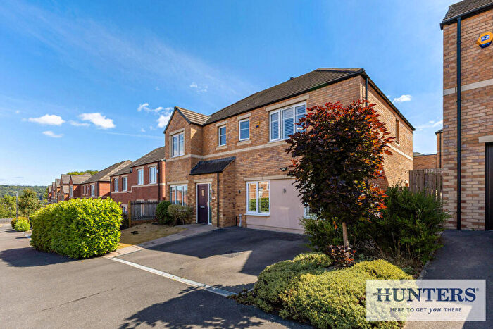 5 Bedroom Detached House For Sale In Carr Beck Rise, Apperley Bridge, Bradford, BD10