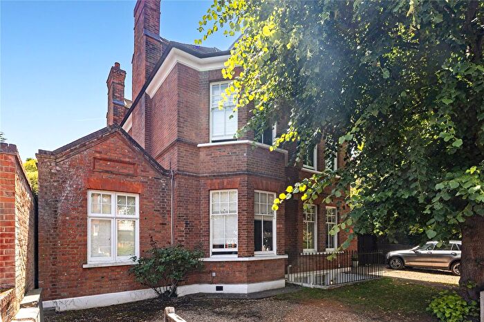 2 Bedroom Flat For Sale In Keswick Road, Putney, London, SW15