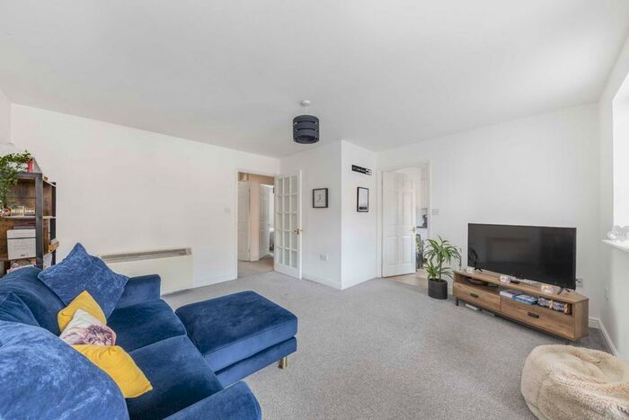 2 Bedroom Flat To Rent In Macmillan Way, London SW17