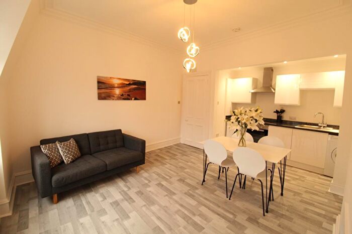 1 Bedroom Flat To Rent In Hollybank Place, Top Left, AB11