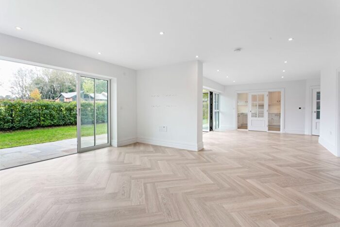 3 Bedroom Bungalow To Rent In Archbury Walk, Ascot, SL5