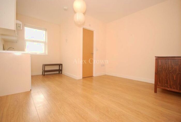 Flat To Rent In Bounds Green Road, Bounds Green, N11