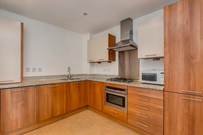 2 Bedroom Flat To Rent In O'connors Court, Kelvedon Road, SW6