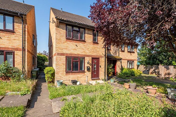 1 Bedroom Terraced House For Sale In Boscombe Road, Worcester Park, KT4
