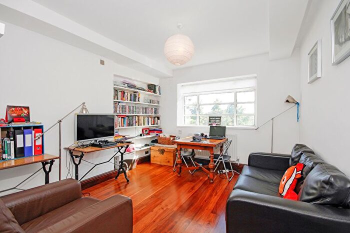 1 Bedroom Flat To Rent In Cubitt House, Oaklands Estate, Poynders Road, SW4