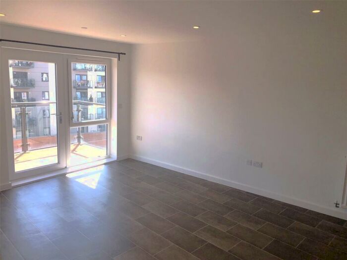 2 Bedroom Flat To Rent In Centenary Plaza, Southampton, SO19