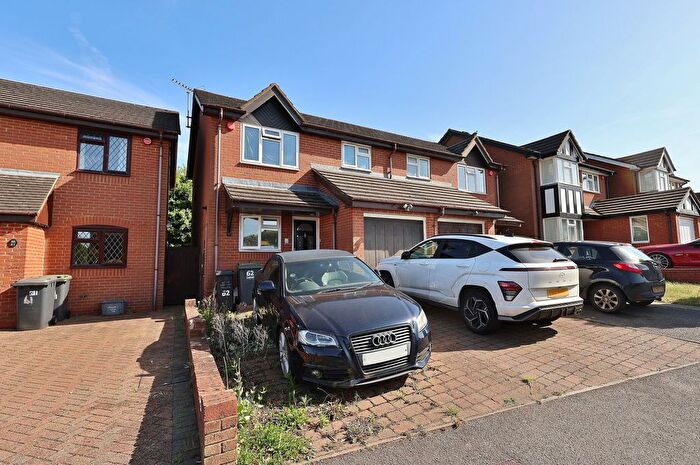 3 Bedroom Semi-Detached House For Sale In Tameton Close, Luton, LU2