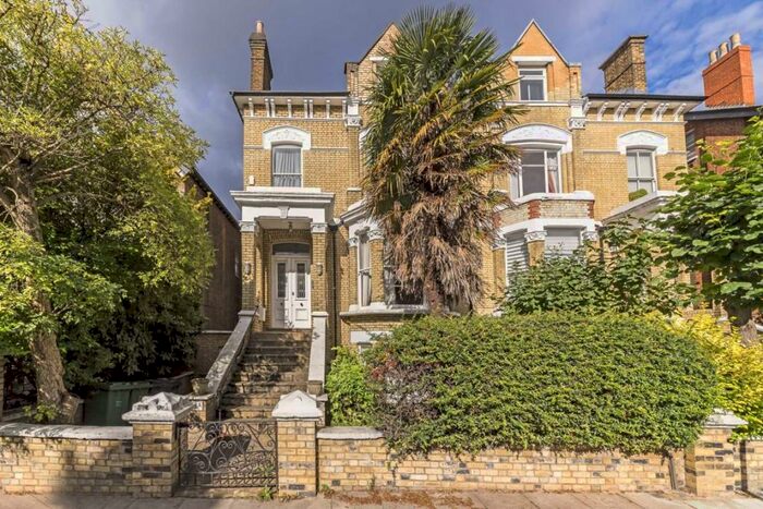 5 Bedroom Flat To Rent In Priory Road, West Hampstead, NW6