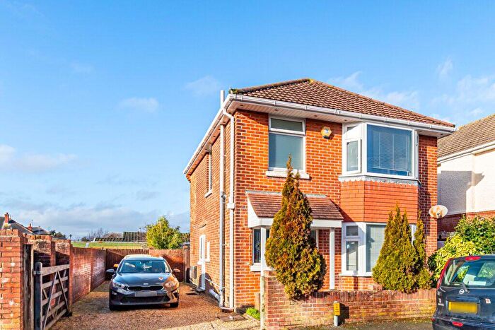 3 Bedroom Detached House For Sale In Beswick Avenue, Bournemouth, BH10
