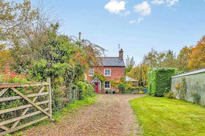 4 Bedroom Semi-Detached House For Sale In Quintessential Cottage In Hindolveston, NR20