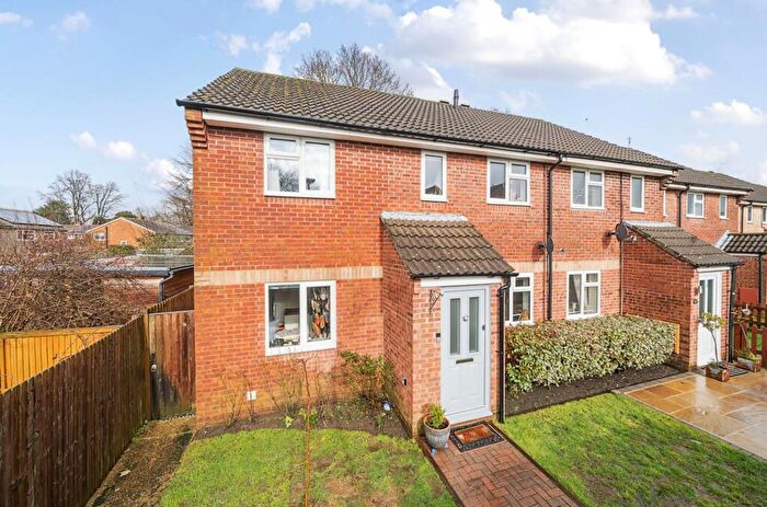 4 Bedroom End Of Terrace House For Sale In Thorn Close, Petersfield, GU31