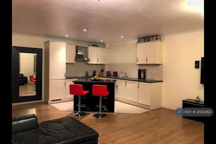 2 Bedroom Flat To Rent In Oak Tree Court, South Sutton, SM2