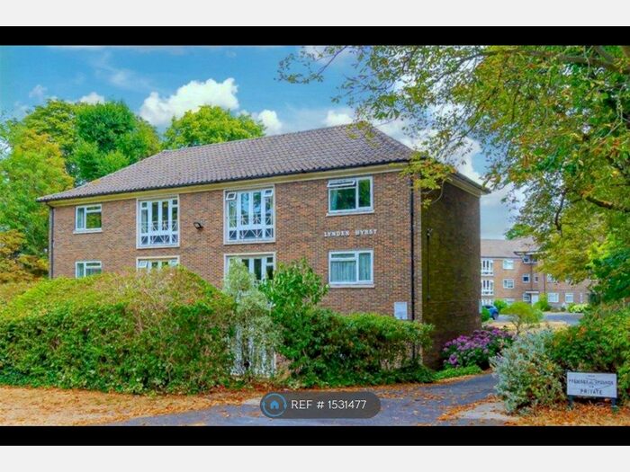 2 Bedroom Flat To Rent In Lynden Hyrst, Croydon, CR0