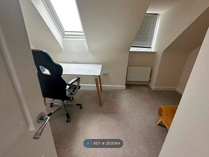 4 Bedroom Semi-Detached House To Rent In Vickers Way, Warwick, CV34