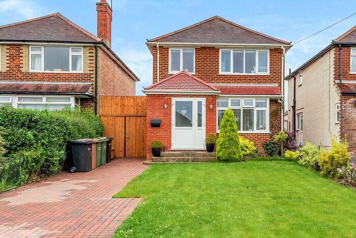 4 Bedroom Detached House To Rent In Shepherds Lane, Guildford, GU2