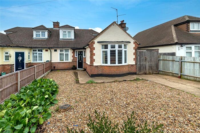 4 Bedroom Bungalow For Sale In Ryecroft Way, Luton, Bedfordshire, LU2