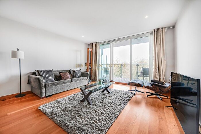 3 Bedroom Flat To Rent In The Bridge, Queenstown Road, London, SW8