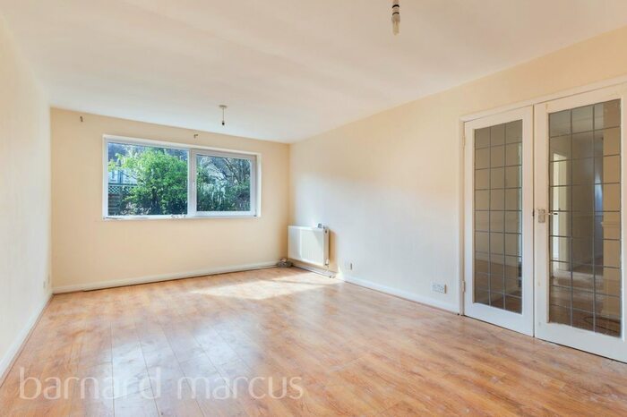 2 Bedroom Flat To Rent In Fullerton Road, Addiscombe, Croydon, CR0