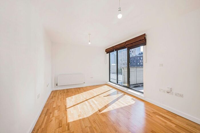 2 Bedroom Flat To Rent In Poplar High Street, London, E14