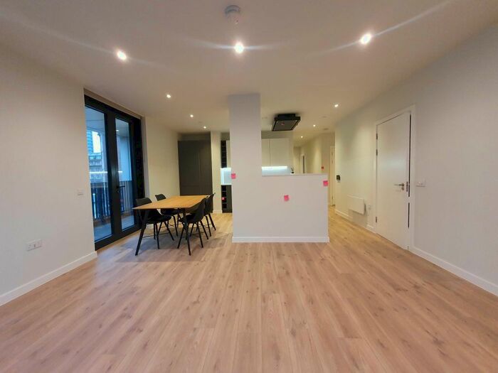 3 Bedroom Flat To Rent In Aspin Lane, Manchester, M4