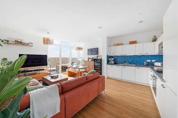2 Bedroom Apartment To Rent In Adenmore Road, London, SE6