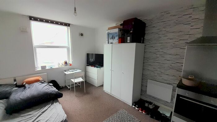 Studio To Rent In Pinderfields Road, Wakefield, WF1