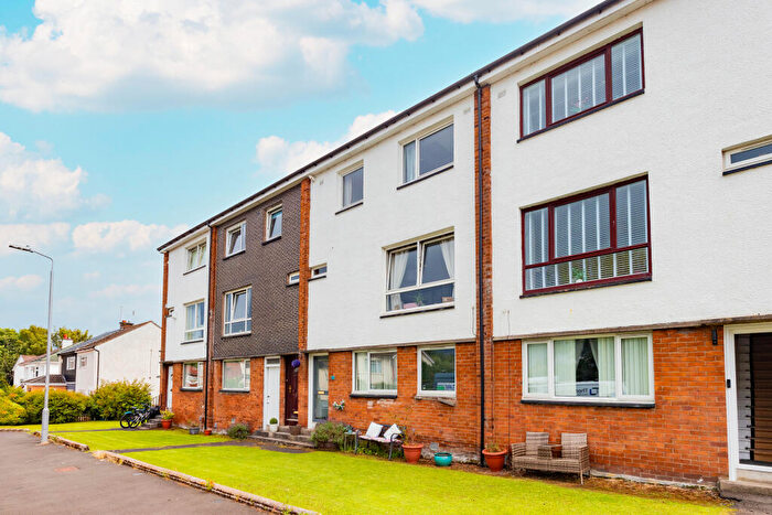 3 Bedroom Maisonette For Sale In Dunvegan Avenue, Elderslie, Johnstone, Renfrewshire, PA5